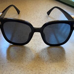 Gucci Classic Black Women's Sunglasses